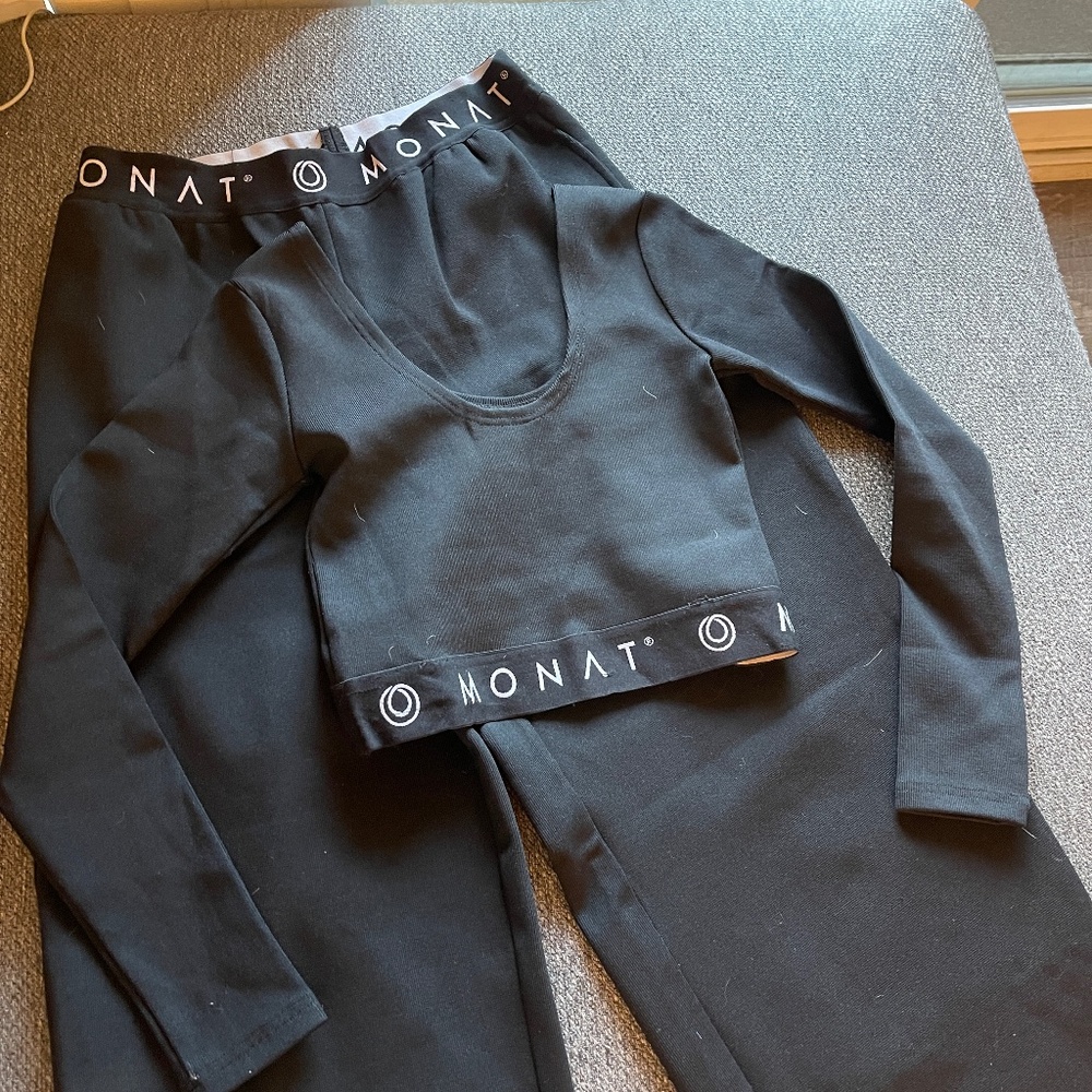 Monat 2 piece set size small